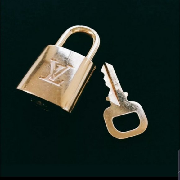 100% Auth Louis Vuitton 1 Lock and 1 Key Excellent - Picture 4 of 4
